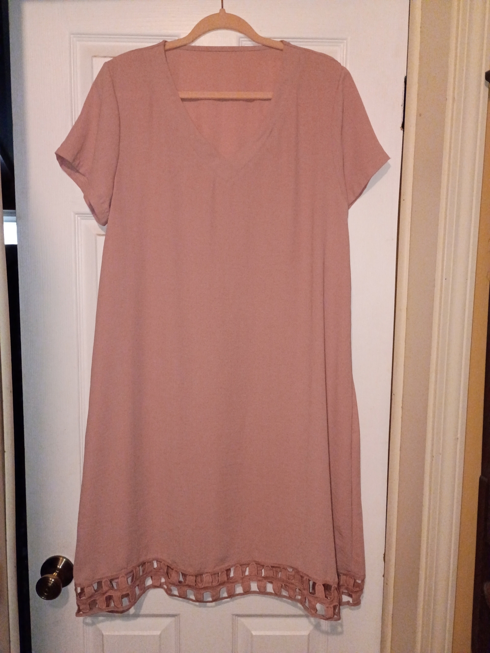 Women's Mauve V-Neck Short-Sleeve Swing Tunic with Ladder Hem